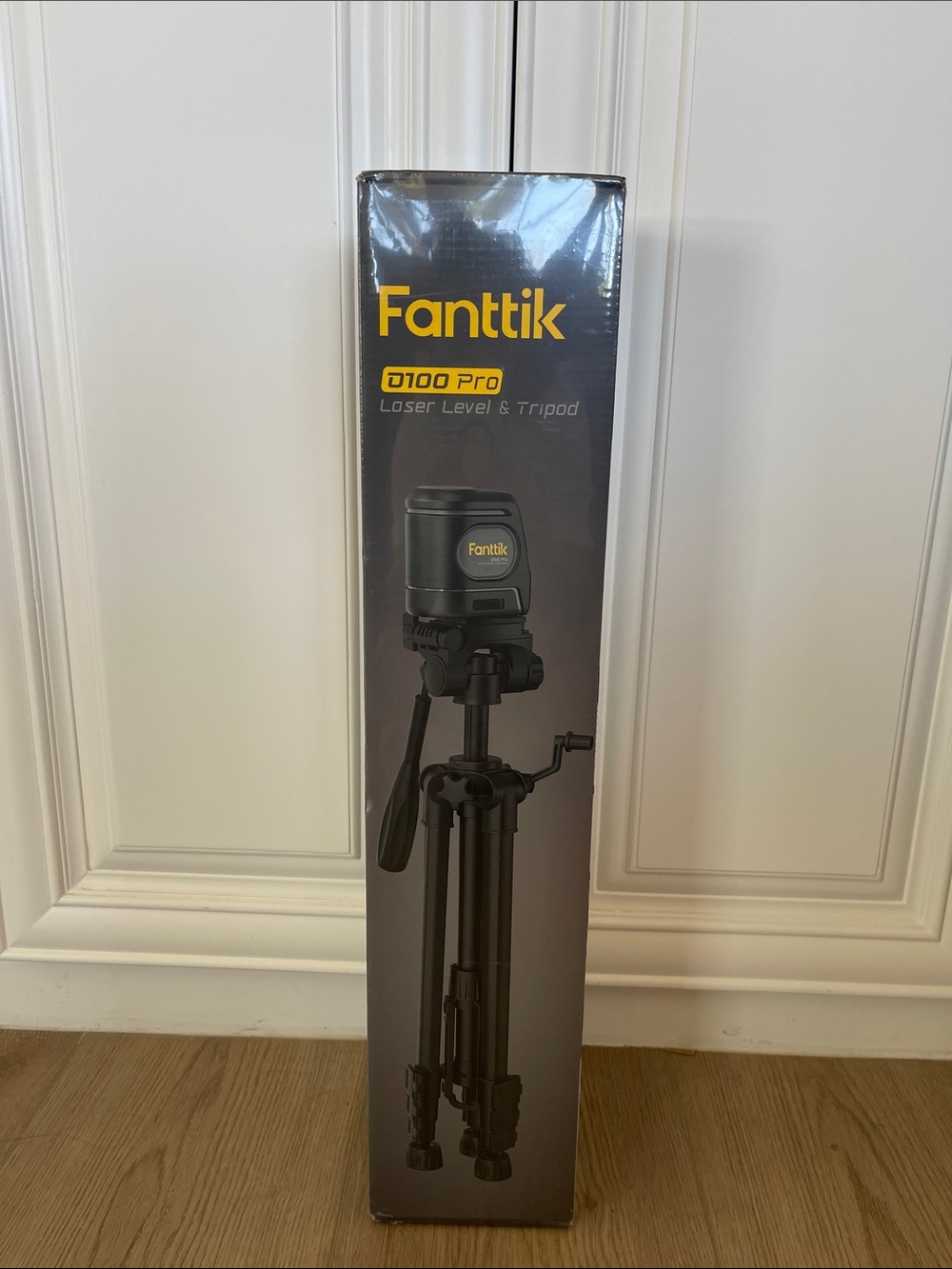 ❤️NEW!!!❤️ D100 Pro Laser Level & Tripod - Black